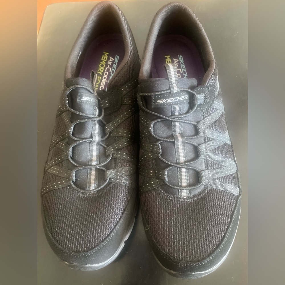 Skechers black Air-cooled memory foam shoe